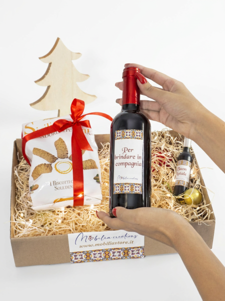 Cofanetto regalo Natalizio "Golosità in bottiglia" con vino siciliano, biscotti e apribottiglie