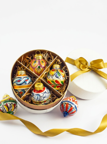 Set di 4 palline natalizie in ceramica di Caltagirone, idea regalo con scatola in velluto