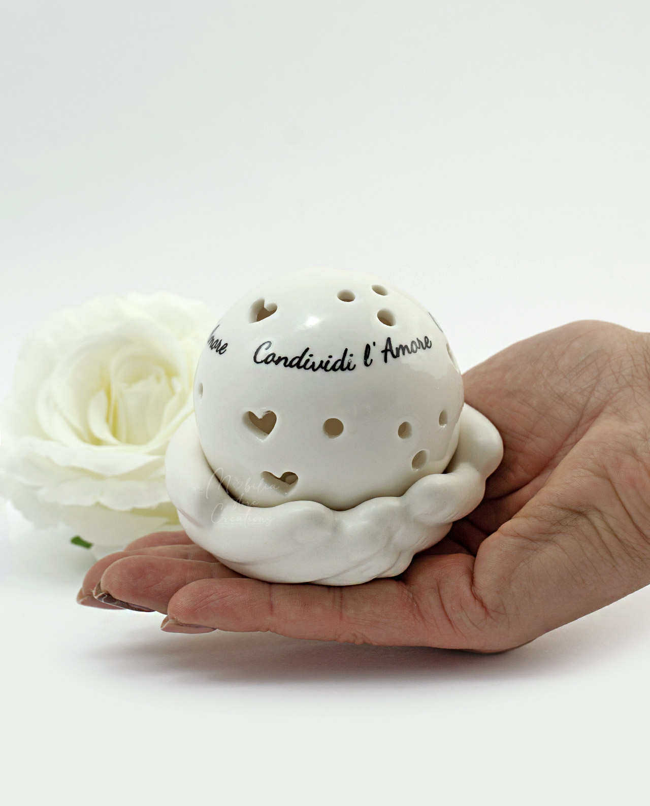 Bomboniera sfera led con mani e frasi assortite - immagine 4