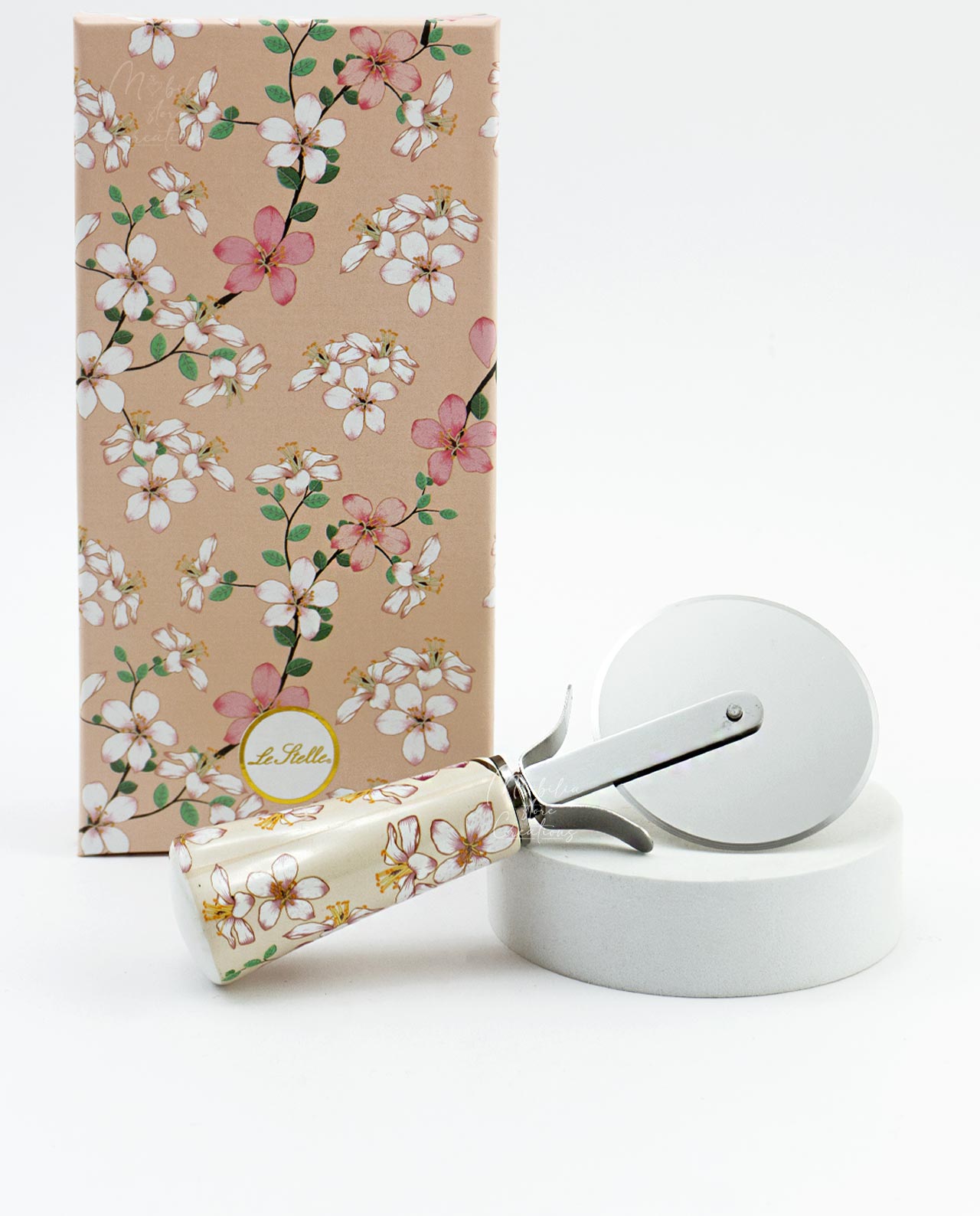 Tagliapizza decoro magnolia e scatola regalo