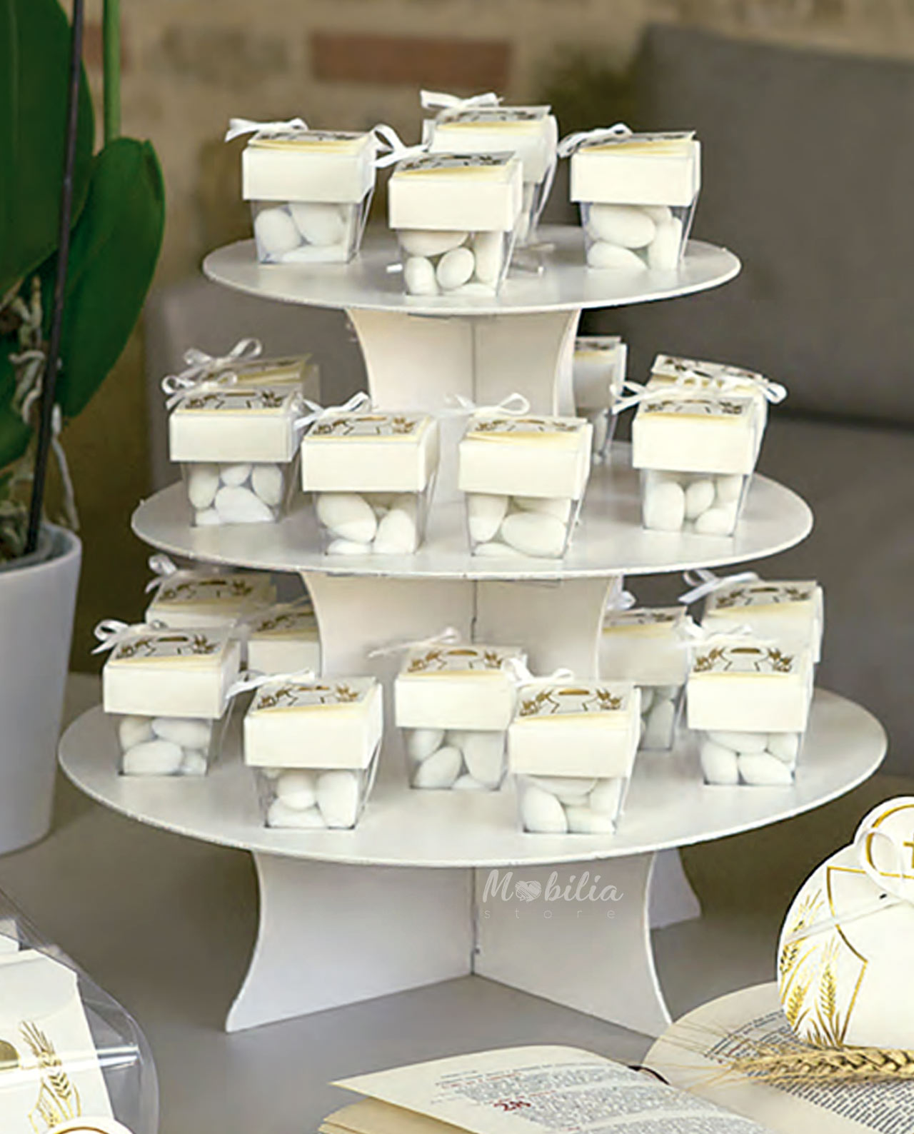 Torta porta bomboniere fai da te in cartoncino bianco perlato