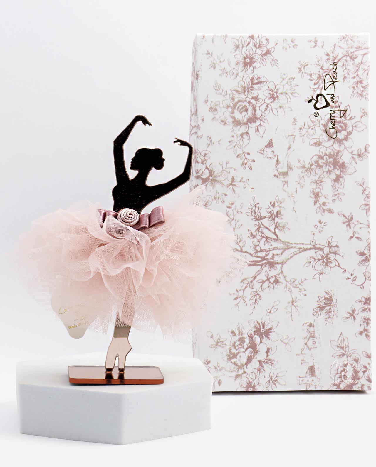 Ballerina in plexiglass con tutรน rosa Cherry and Peach