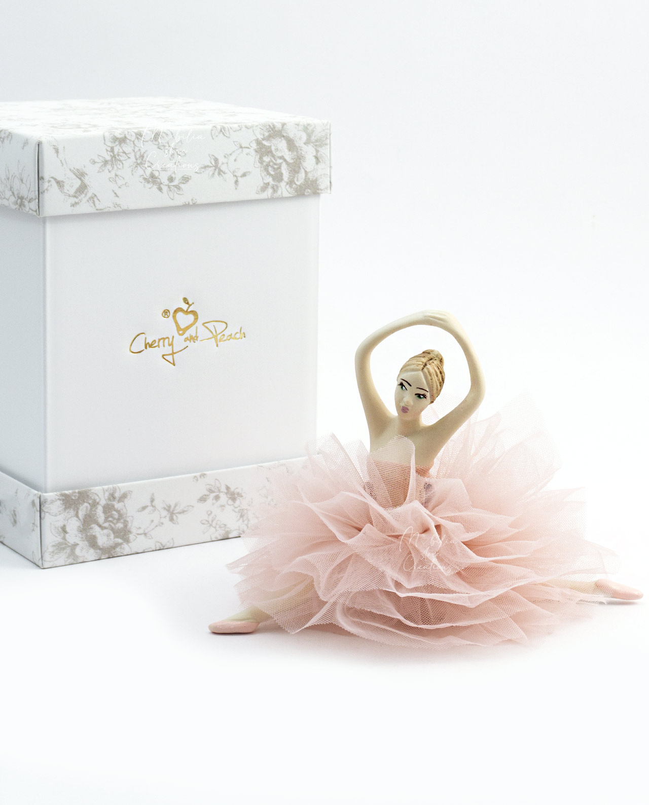 Ballerina in spaccata capodimonte con tutรน rosa Cherry and Peach