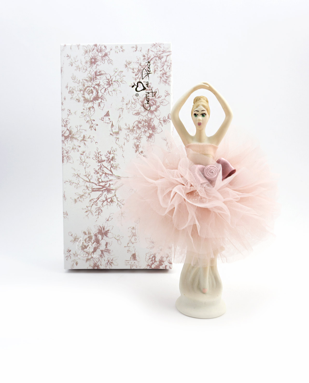 Ballerina in porcellana di capodimonte con tutรน rosa Cherry and Peach
