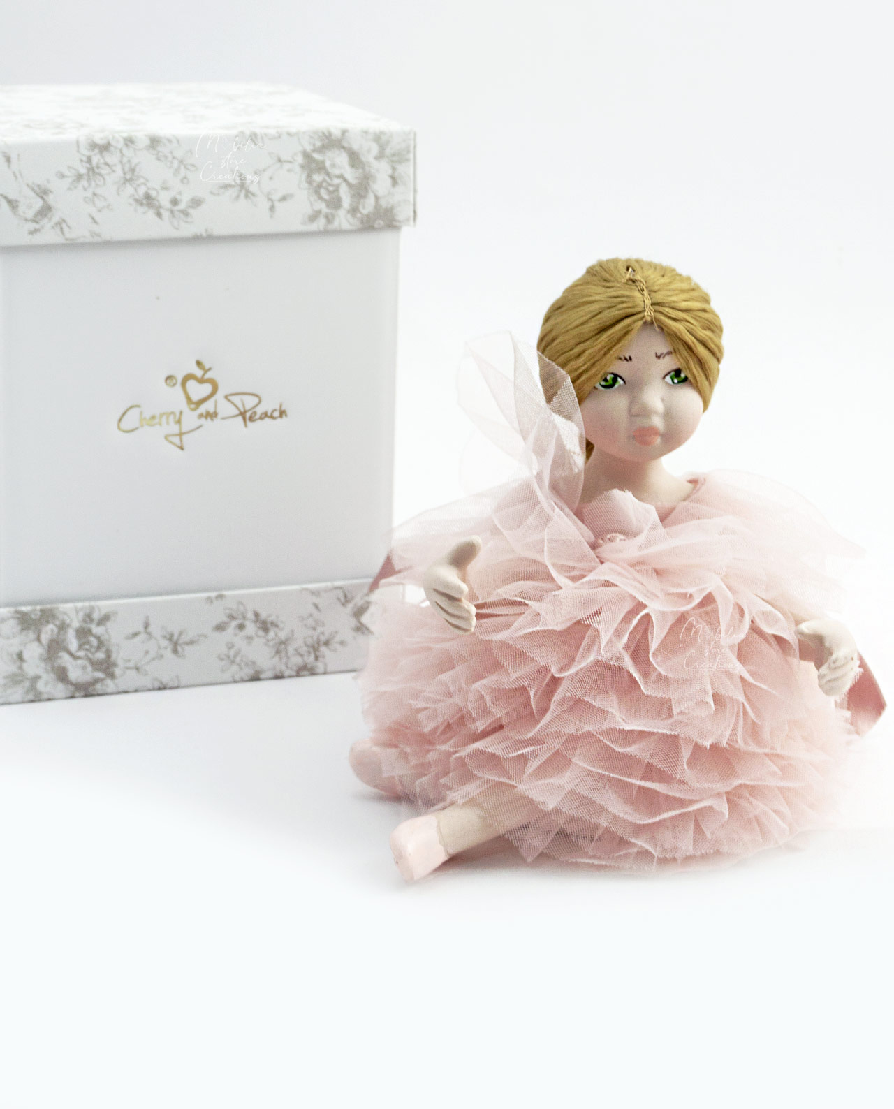 Ballerina in capodimonte grande con tutรน rosa Cherry and Peach
