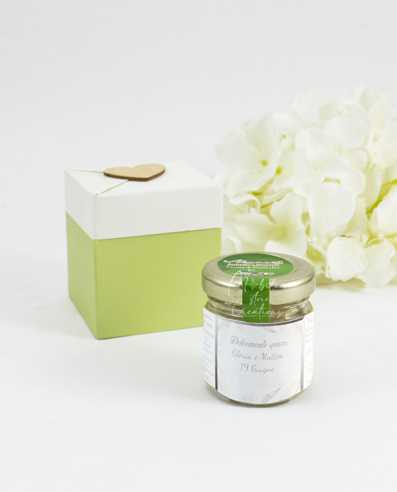 Barattolo di pistacchio con etichetta personalizzata e scatolina verde