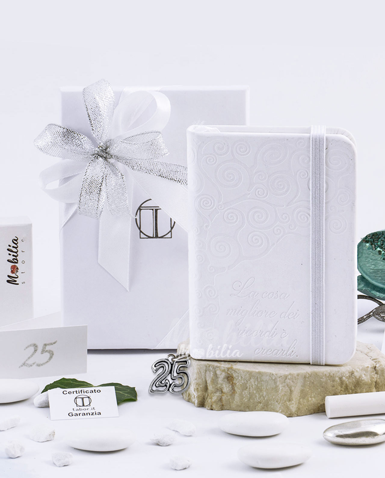 Bomboniera blocco note bianco con ciondolo 25 bagno argento Tabor