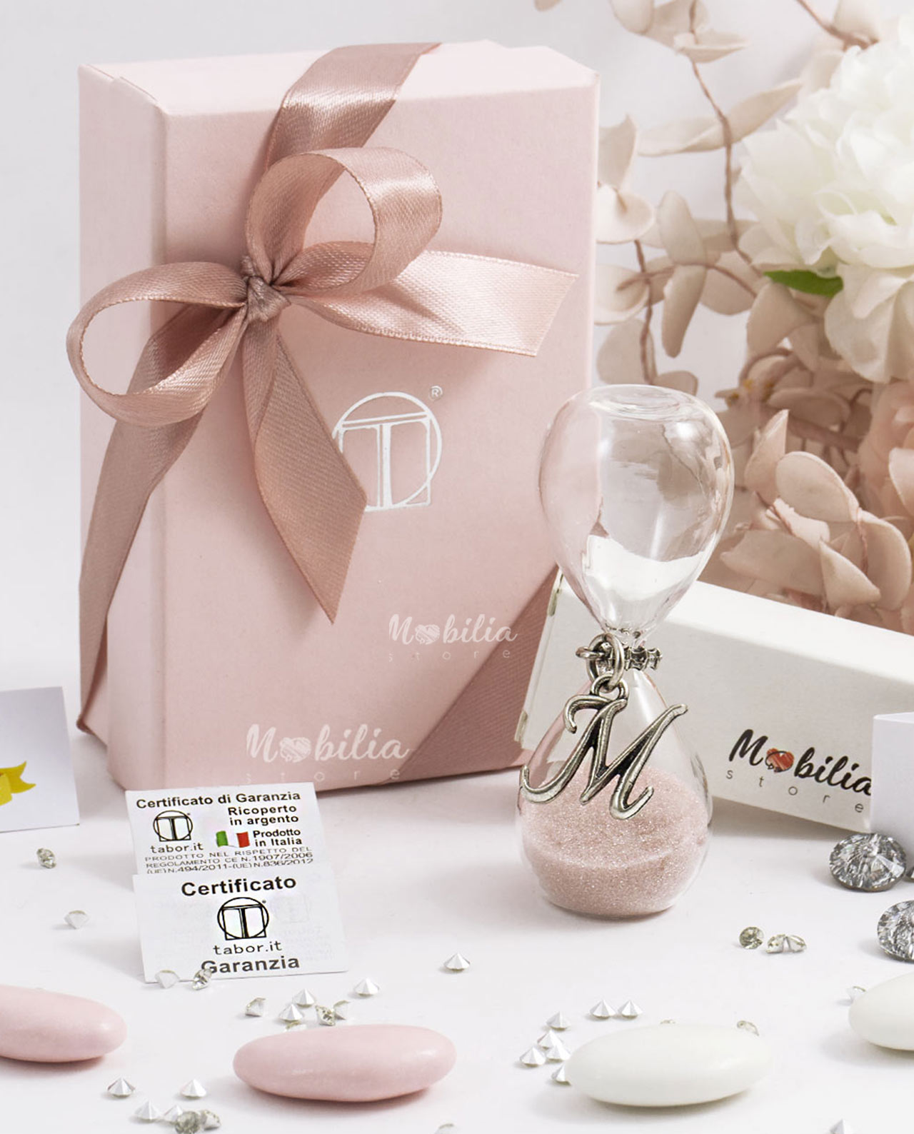 Bomboniera clessidra sabbia rosa con ciondolo lettera bagno argento Tabor