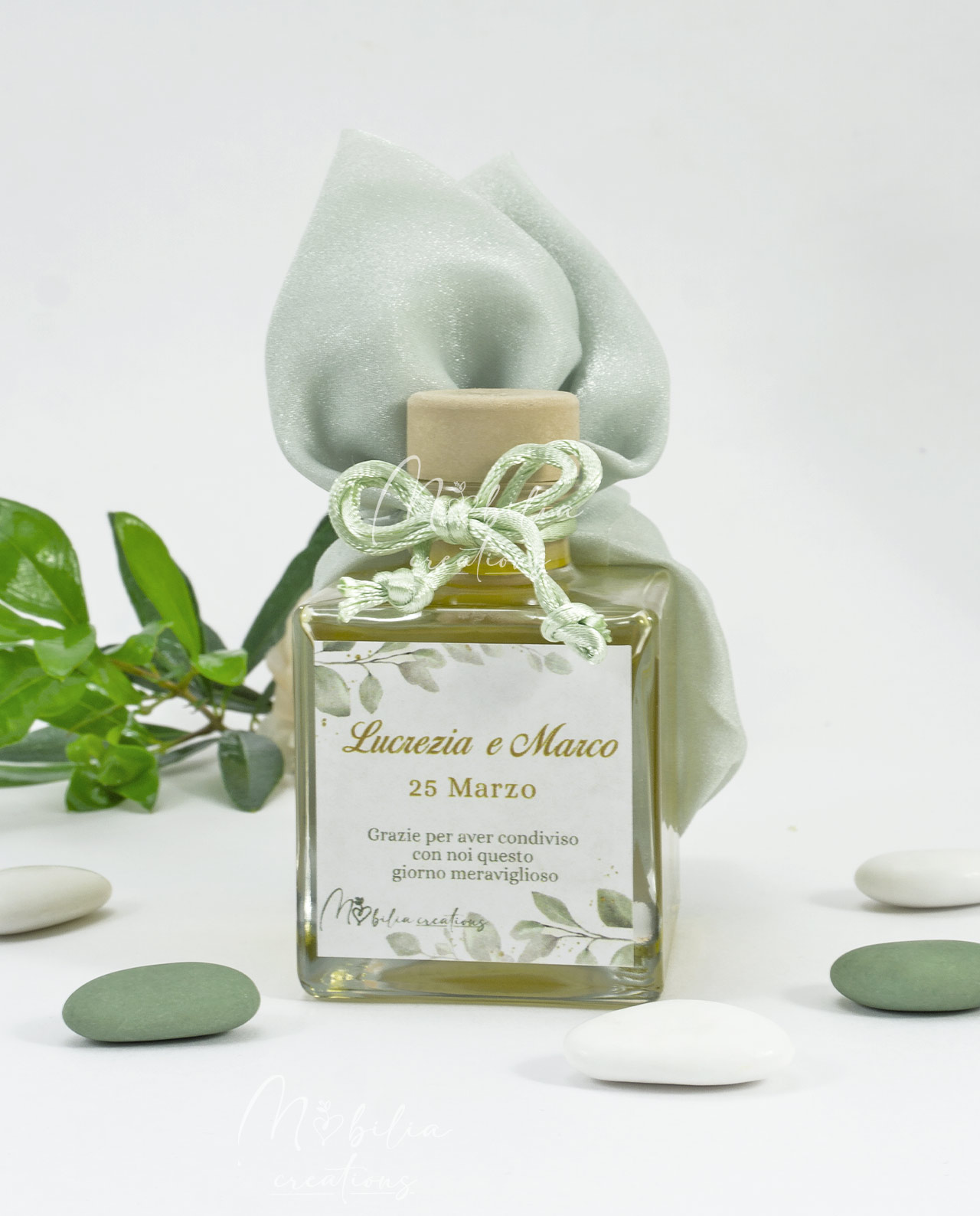 Bomboniera bottiglia quadrata da 100 ml di olio extravergine italiano con etichetta personalizzata - Olio con sacchetto