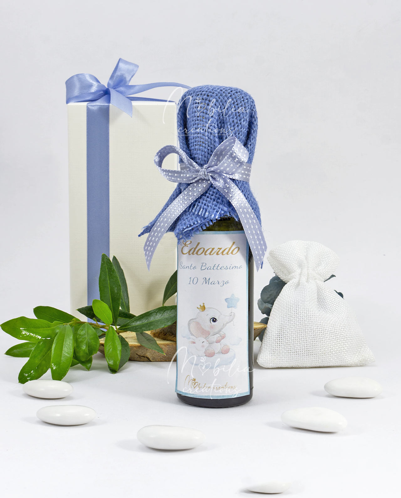 Bomboniera bottiglia di olio evo italiano personalizzabile da 100 ml con copri tappo in juta azzurra
