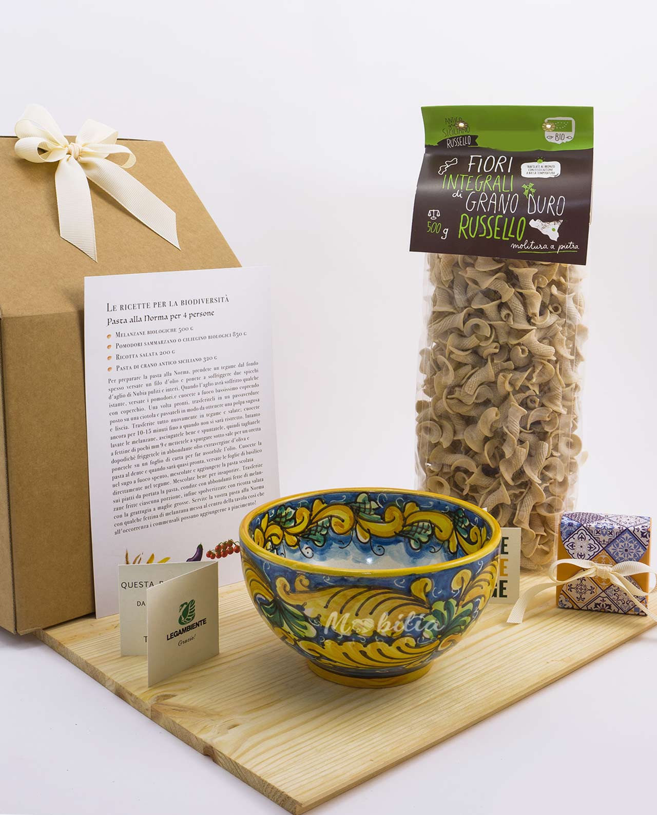 Bomboniera Legambiente pasta di grani antichi siciliani con ciotola in ceramica siciliana