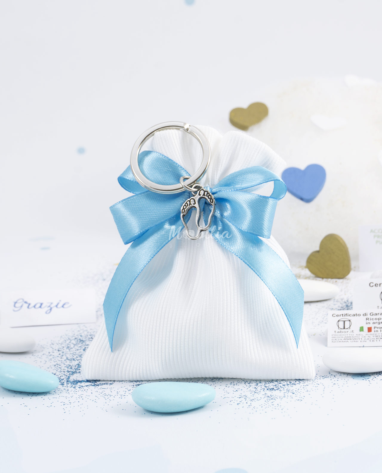 Bomboniera portachiavi con ciondolo baby in metallo argento varie forme su sacchetto con fiocco azzurro