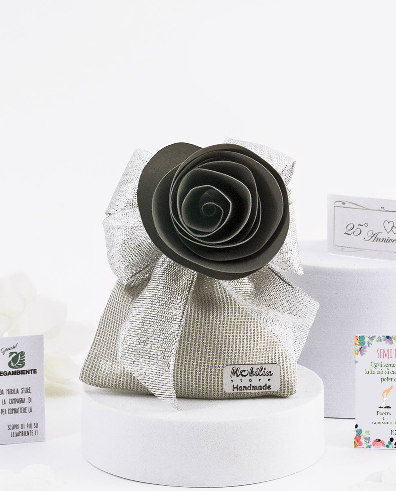 Bomboniera Legambiente rosa in carta con coriandoli da piantare su sacchetto argento