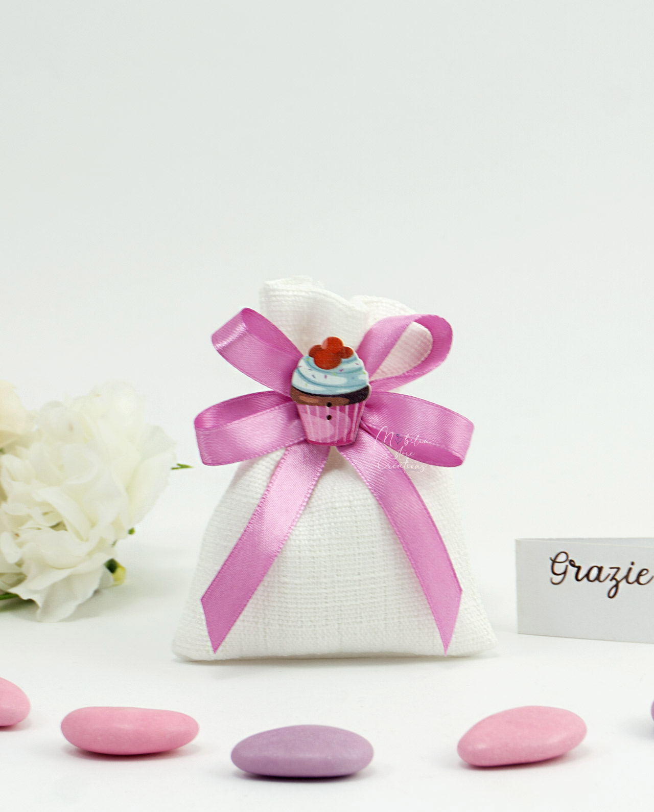 Sacchetto bianco con confetti e applicazione cupcake