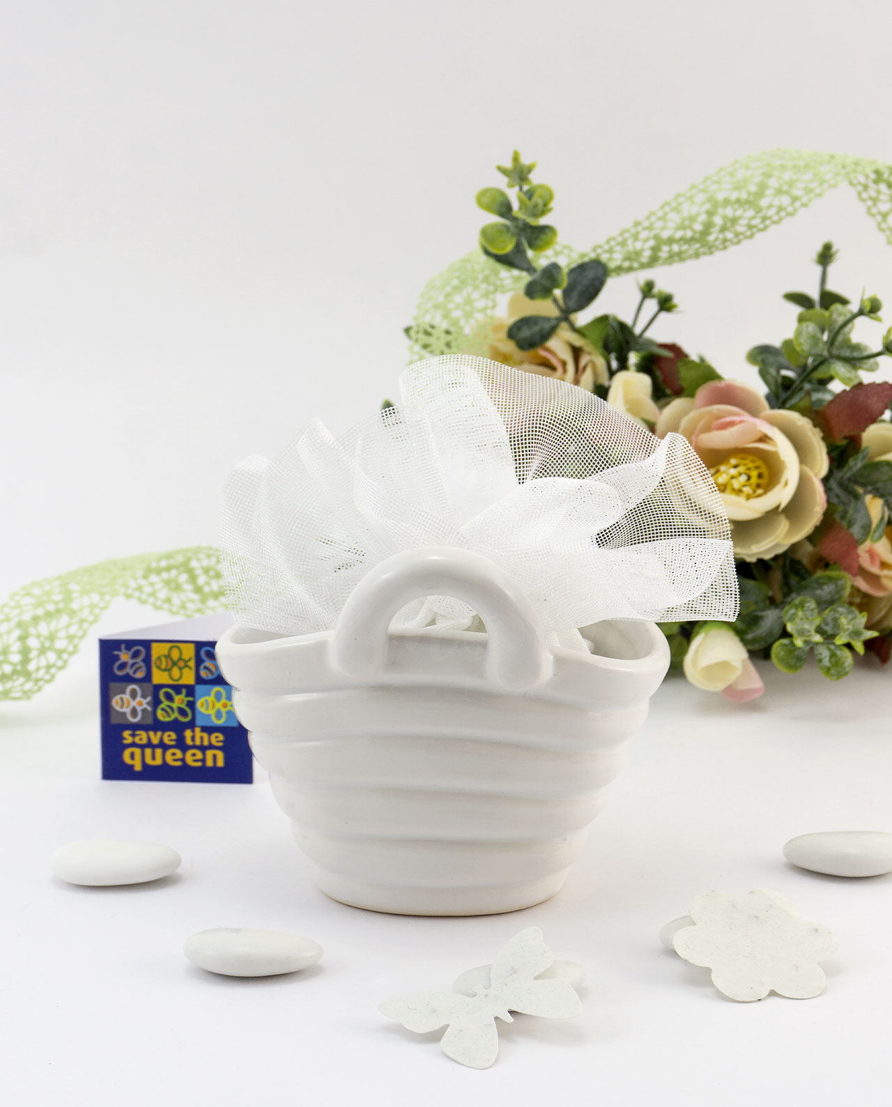 Bomboniera Legambiente coffa siciliana in ceramica bianca con coriandoli da piantare e sacchetto