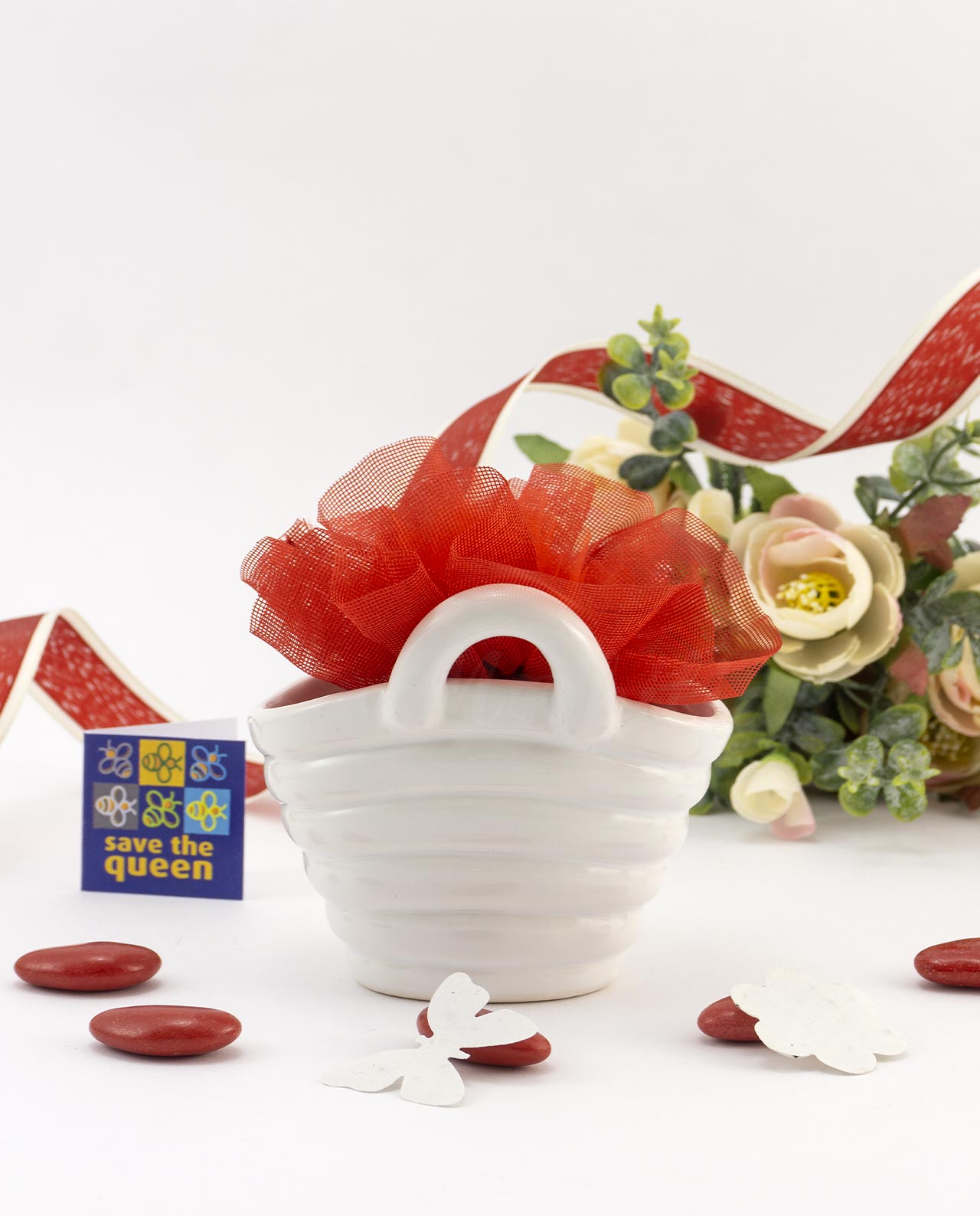 Bomboniera Legambiente coffa siciliana in ceramica bianca con coriandoli da piantare e sacchetto rosso