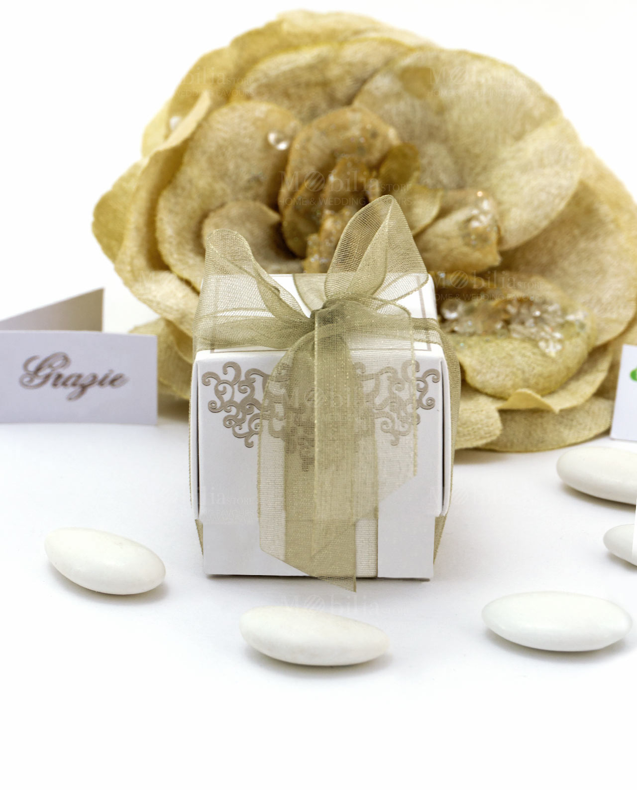 Scatola fleur chantilly bianco con confetti