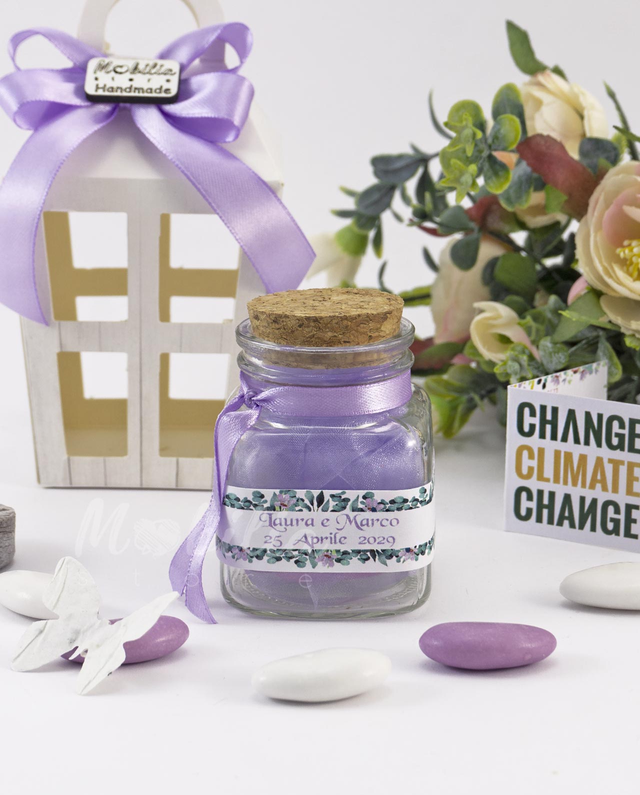 Bomboniera Legambiente mini terrario con etichetta personalizzata e coriandoli di fiori