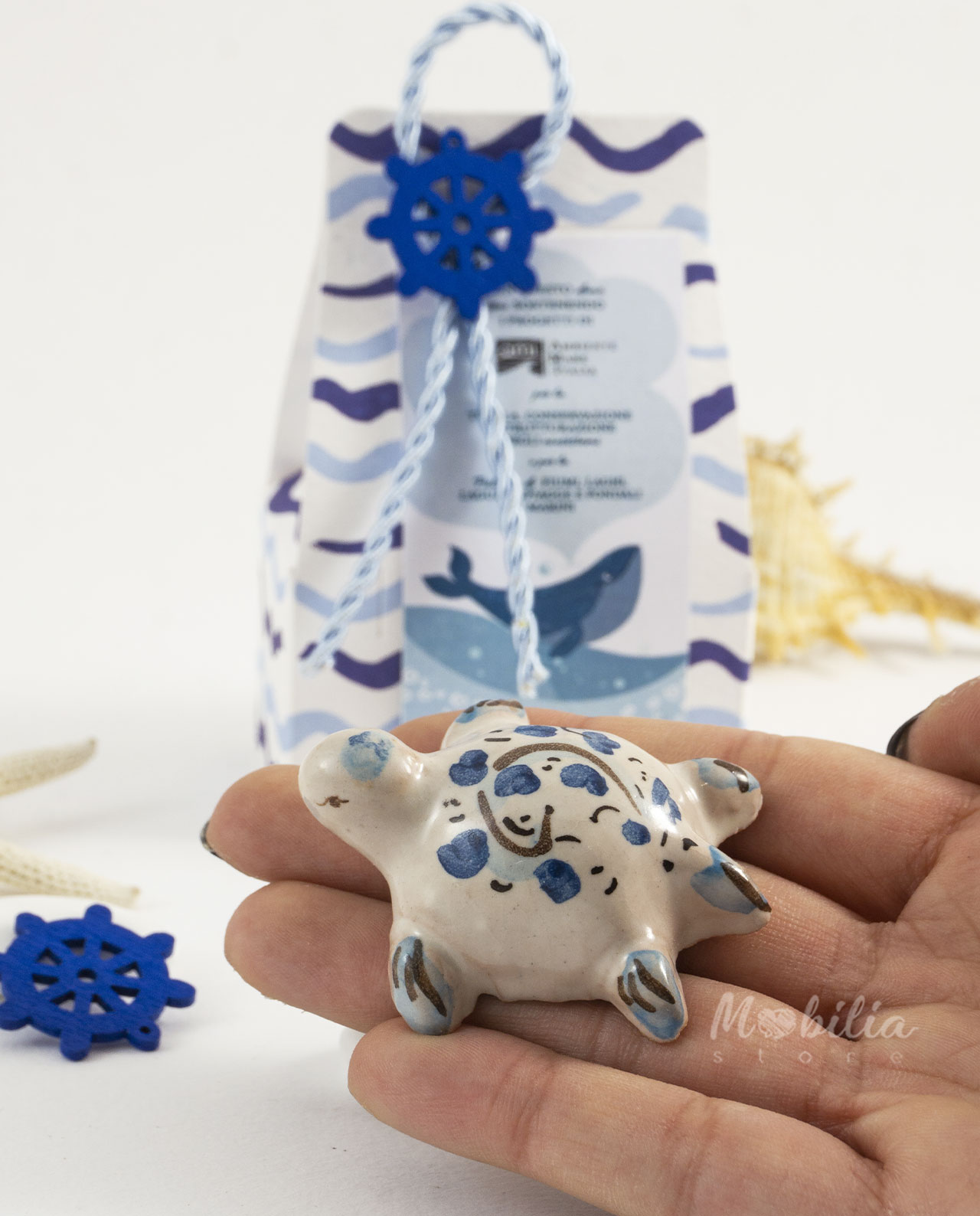 Bomboniera AMI Love is ... tartaruga blu in ceramica artigianale - immagine 3