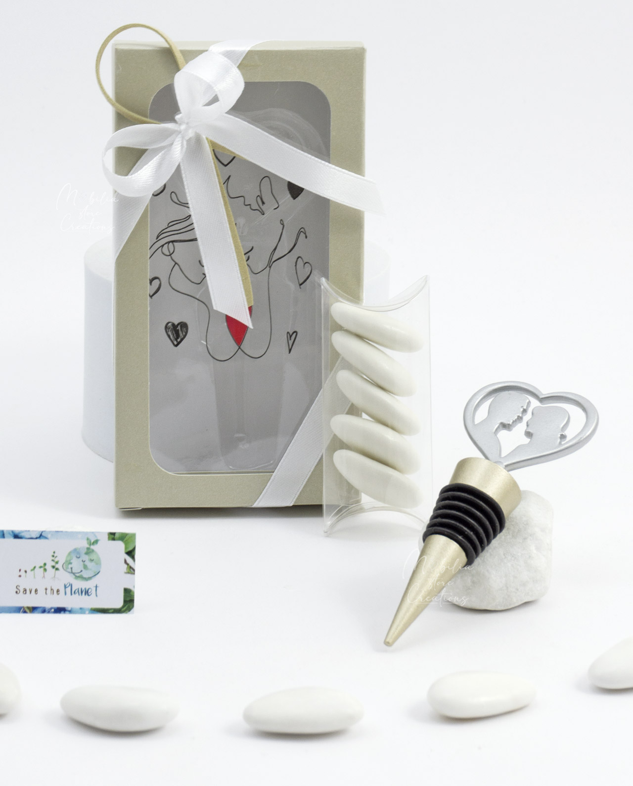 Bomboniera Tappo vino cuore con sposi colori assortiti