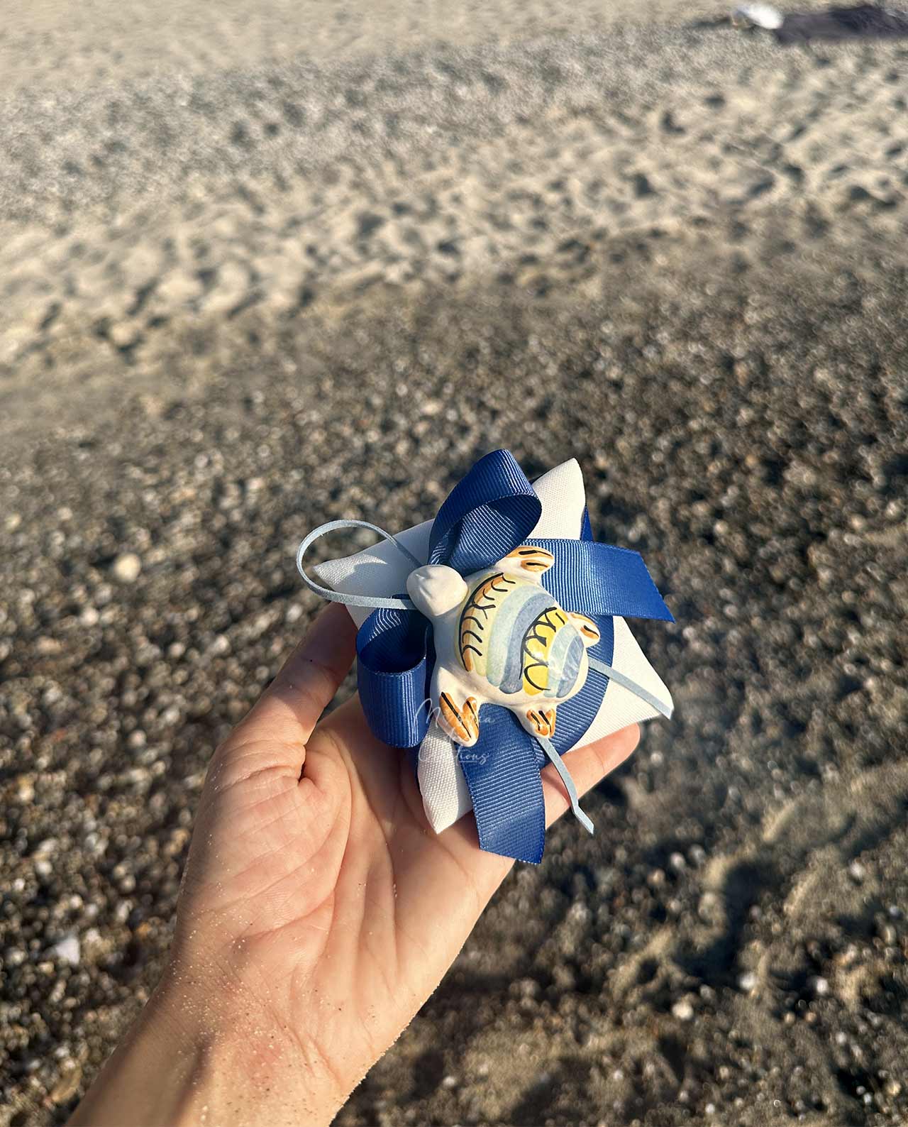 Bomboniera Legambiente magnete tartaruga con certificato piantabile e fiocco blu - immagine 3