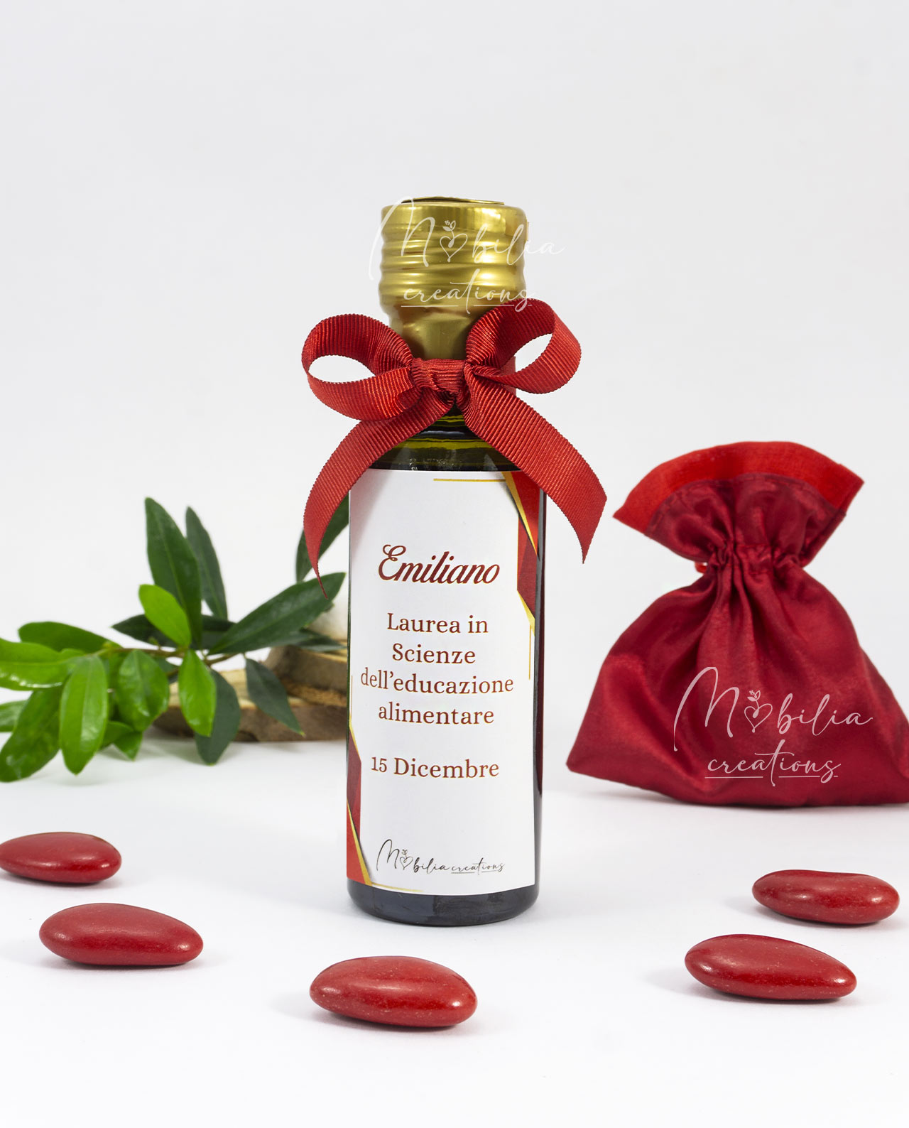 Bomboniera olio extravergine italiano da 100 ml con etichetta personalizzabile e fiocco rosso