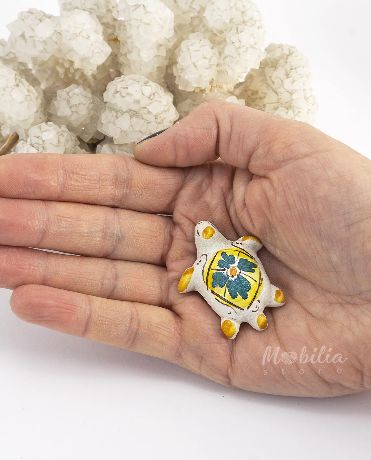 Bomboniera Legambiente magnete tartaruga in ceramica artigianale su scatolina - immagine 4