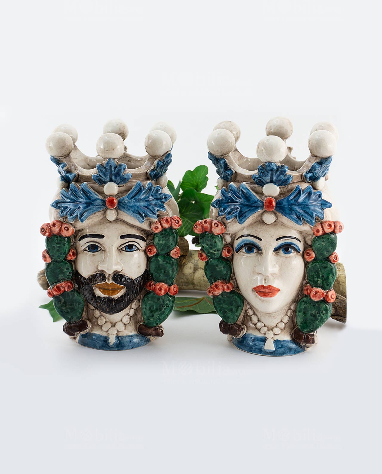 Teste di moro con corona a bottoni e fichi d'india ceramica di Caltagirone