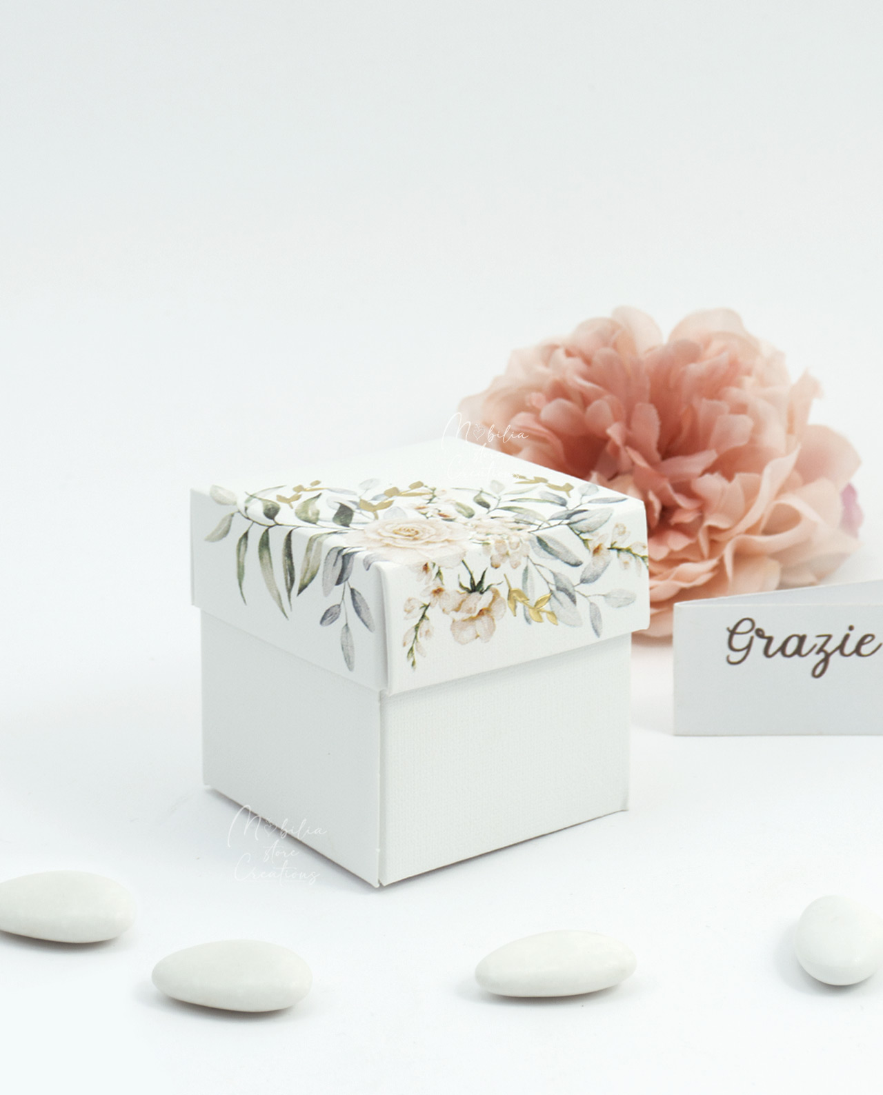 Scatolina cubo decoro floreale con confetti