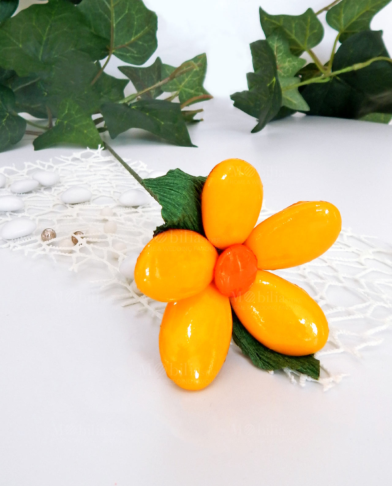 fiore di confetti arancioni di sulmona con stelo per bomboniere