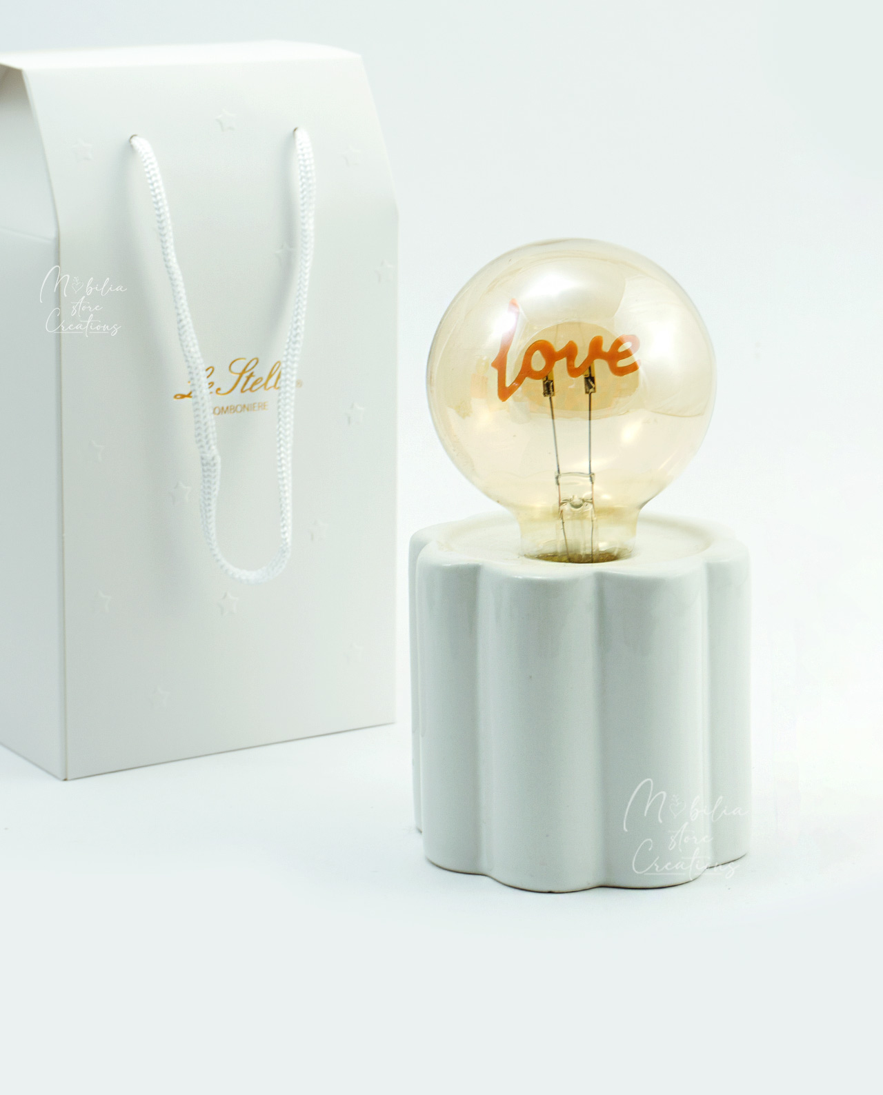 Lampada porcellana bianca con scritta love