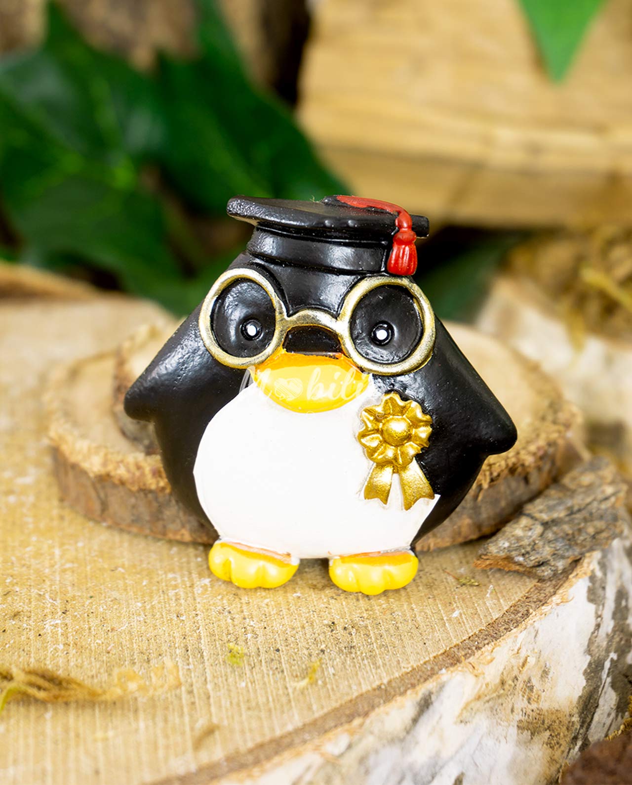 Magnete pinguino con tocco e coccarda