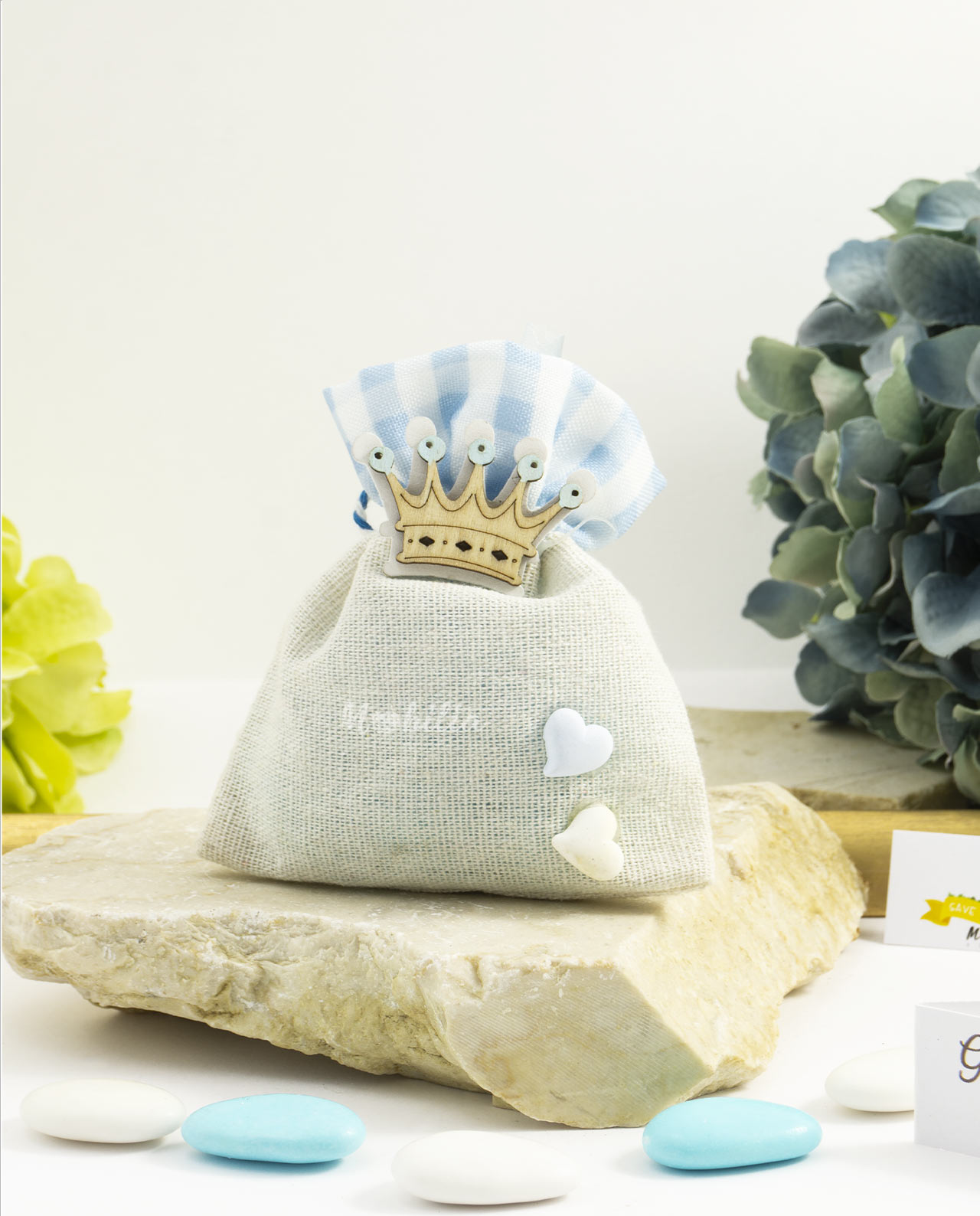 Sacchetto azzurro con corona e confetti