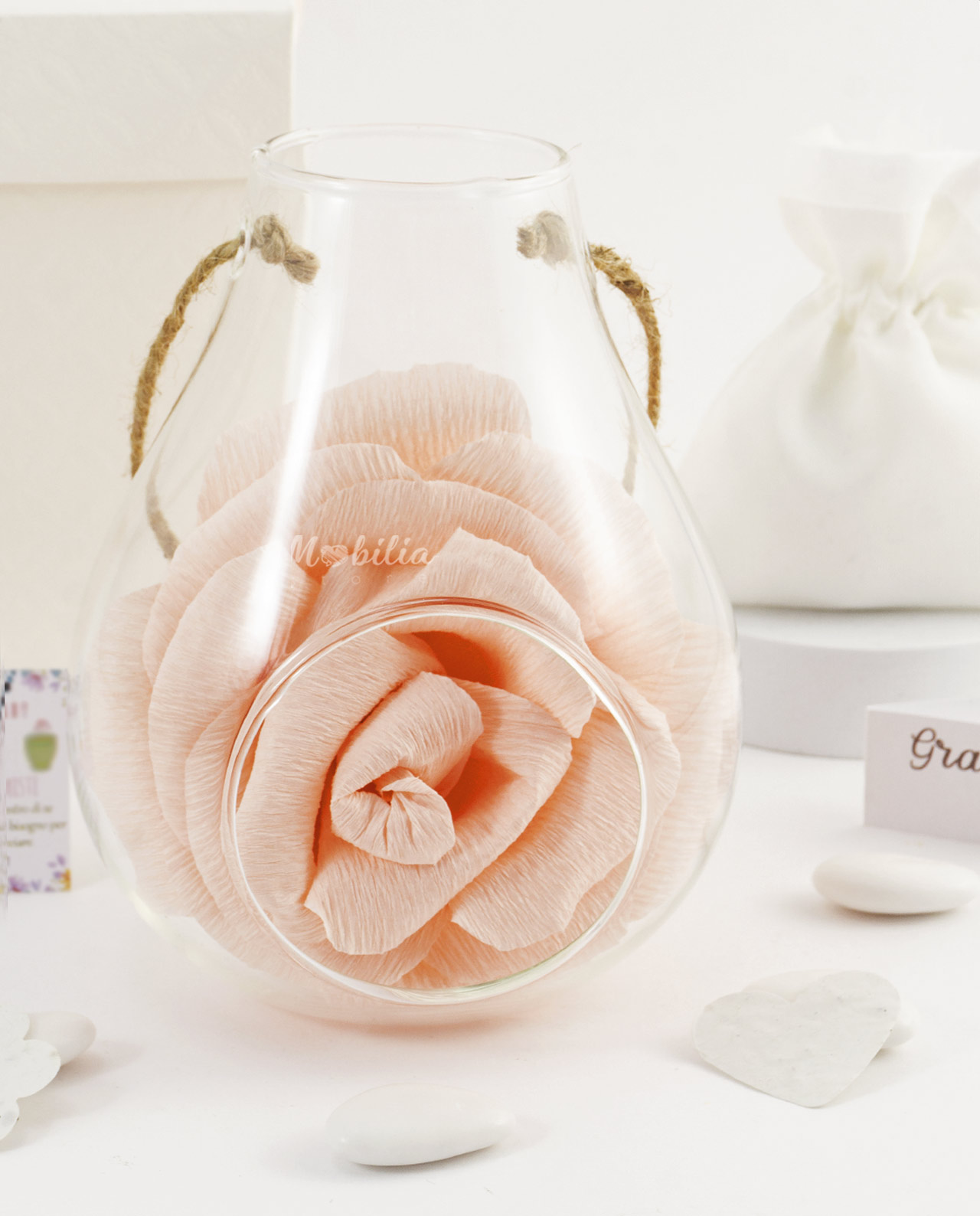 Bomboniera Legambiente rosa in carta crespa con certificato piantabile e ampolla in vetro