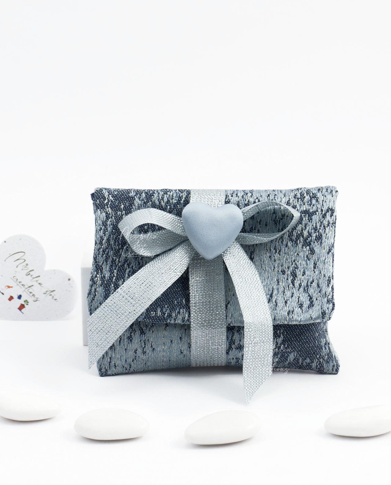 Sacchetto bustina azzurro con confetti e cuore