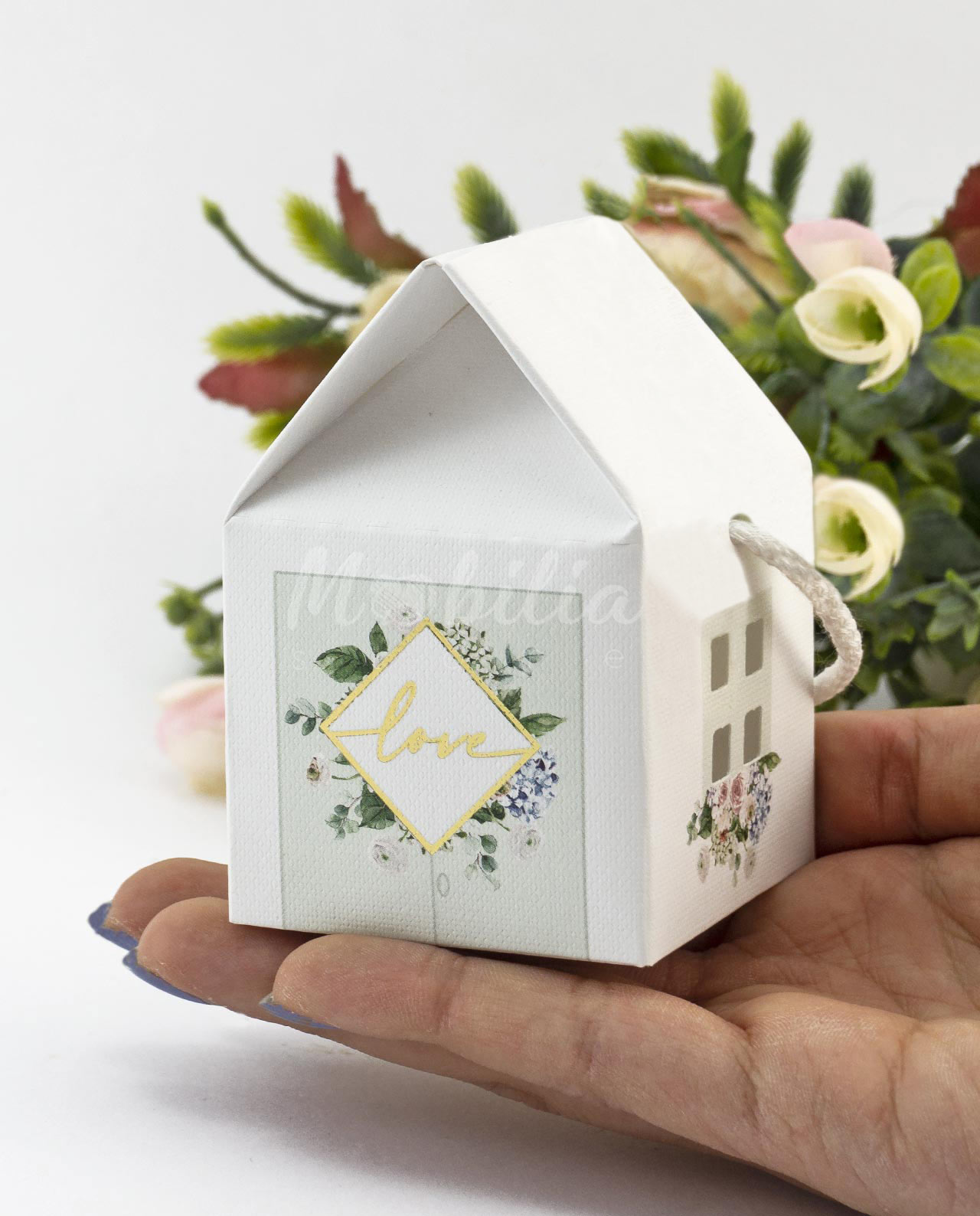 Scatolina portaconfetti casetta bianca con scritta love