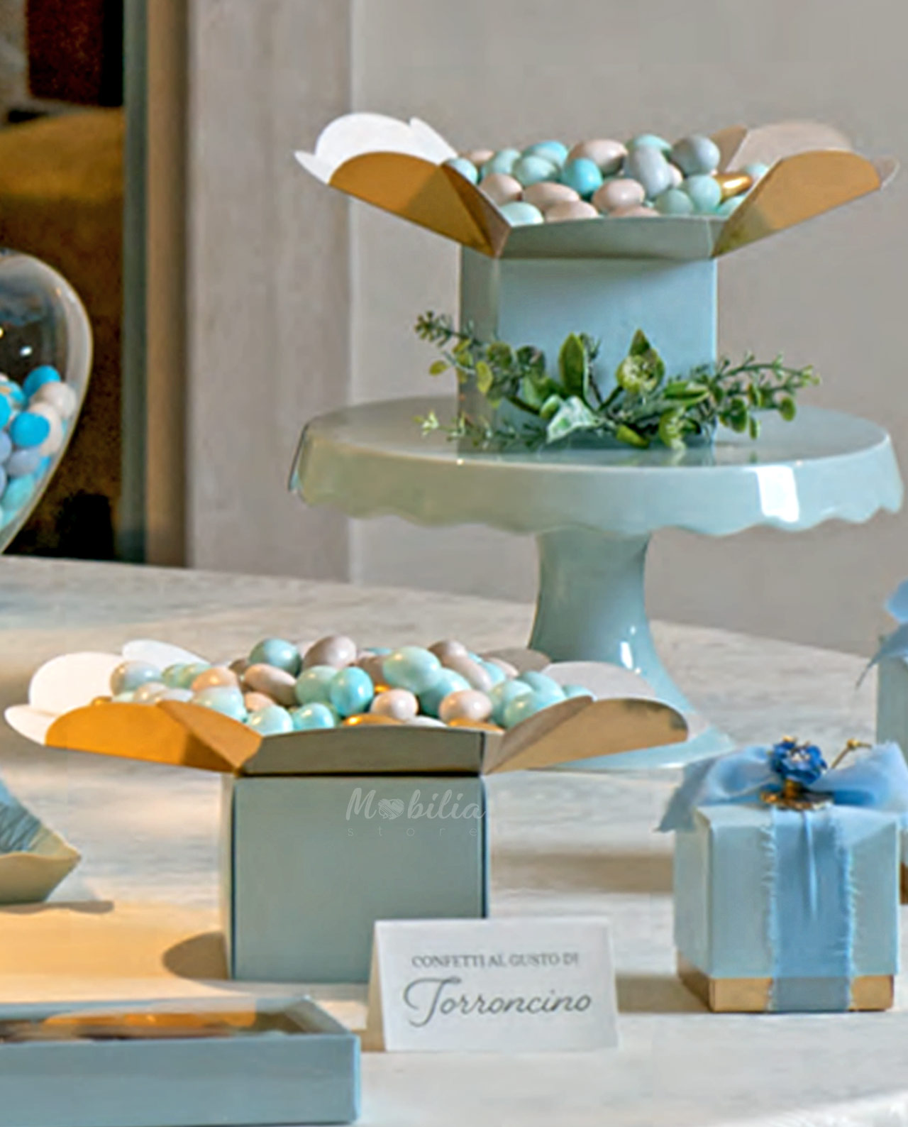 Scatola per confettata fleur azzurra e oro con scritta personalizzata