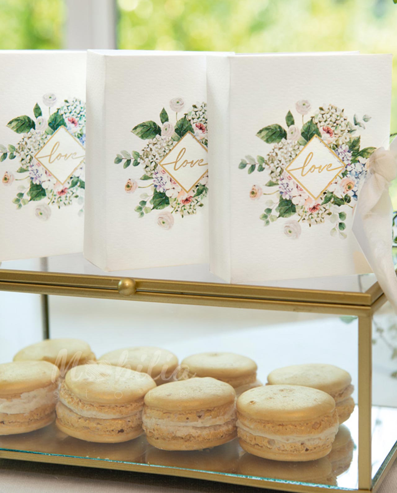 Libro portaconfetti bianco con scritta love