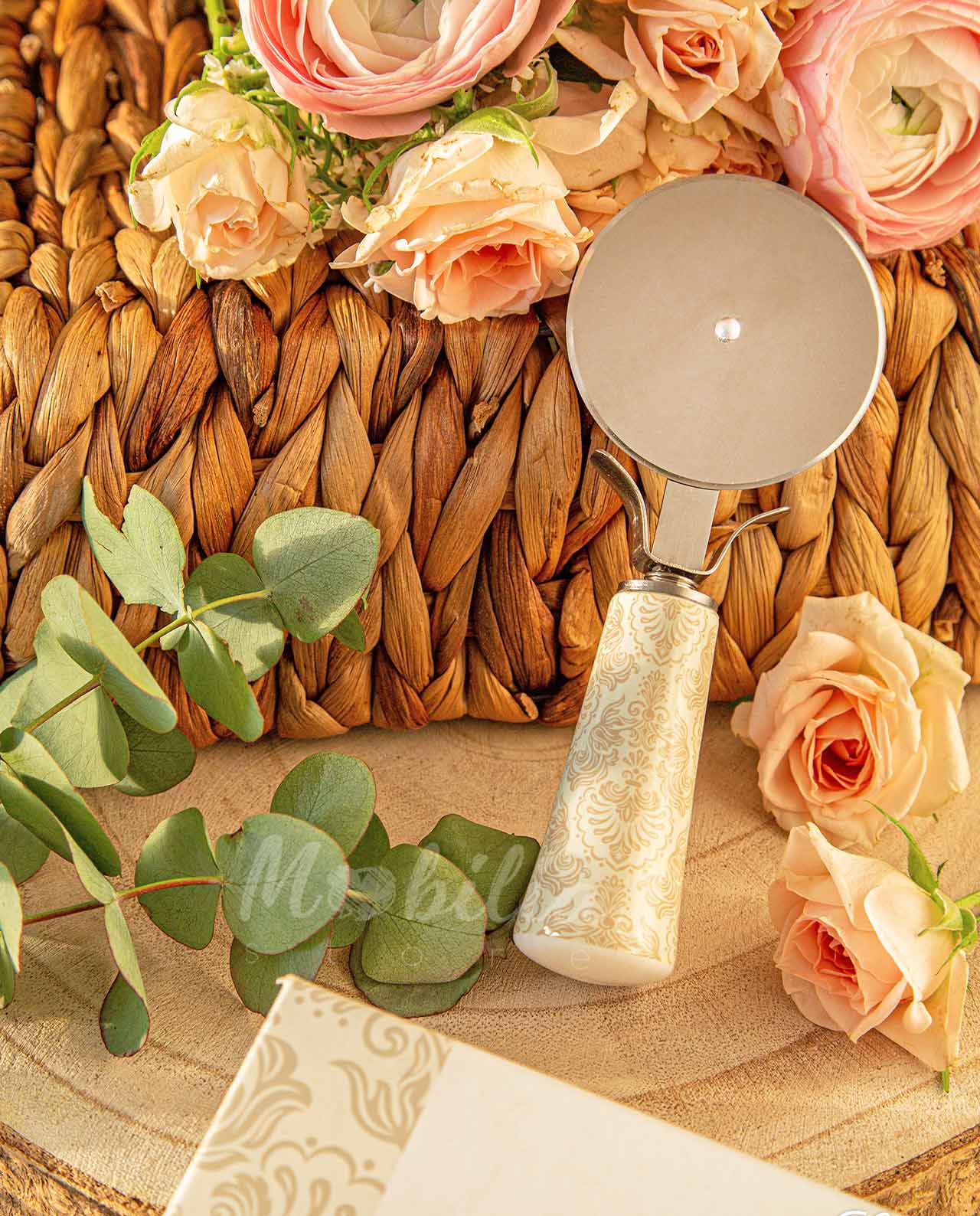 Taglia pizza con manico decorato e scatola regalo - immagine 4