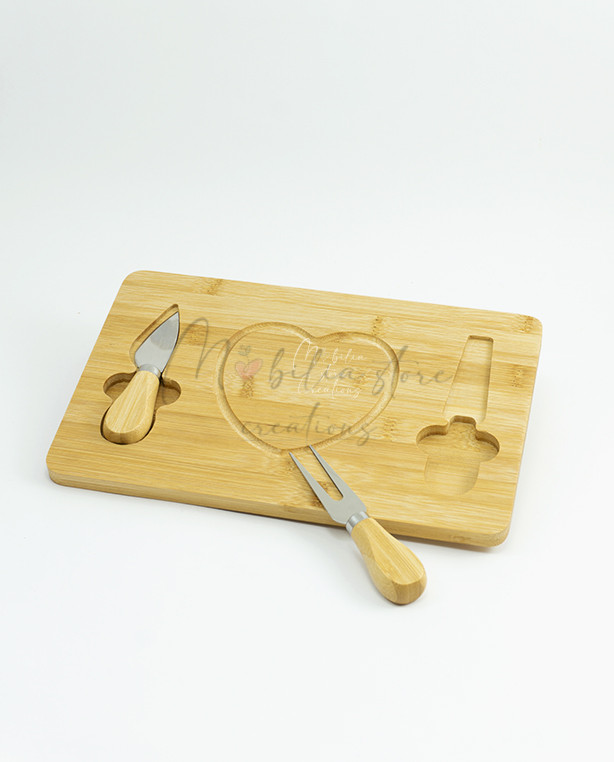 Bomboniera Tagliere in legno con coltelli da formaggio - immagine 2