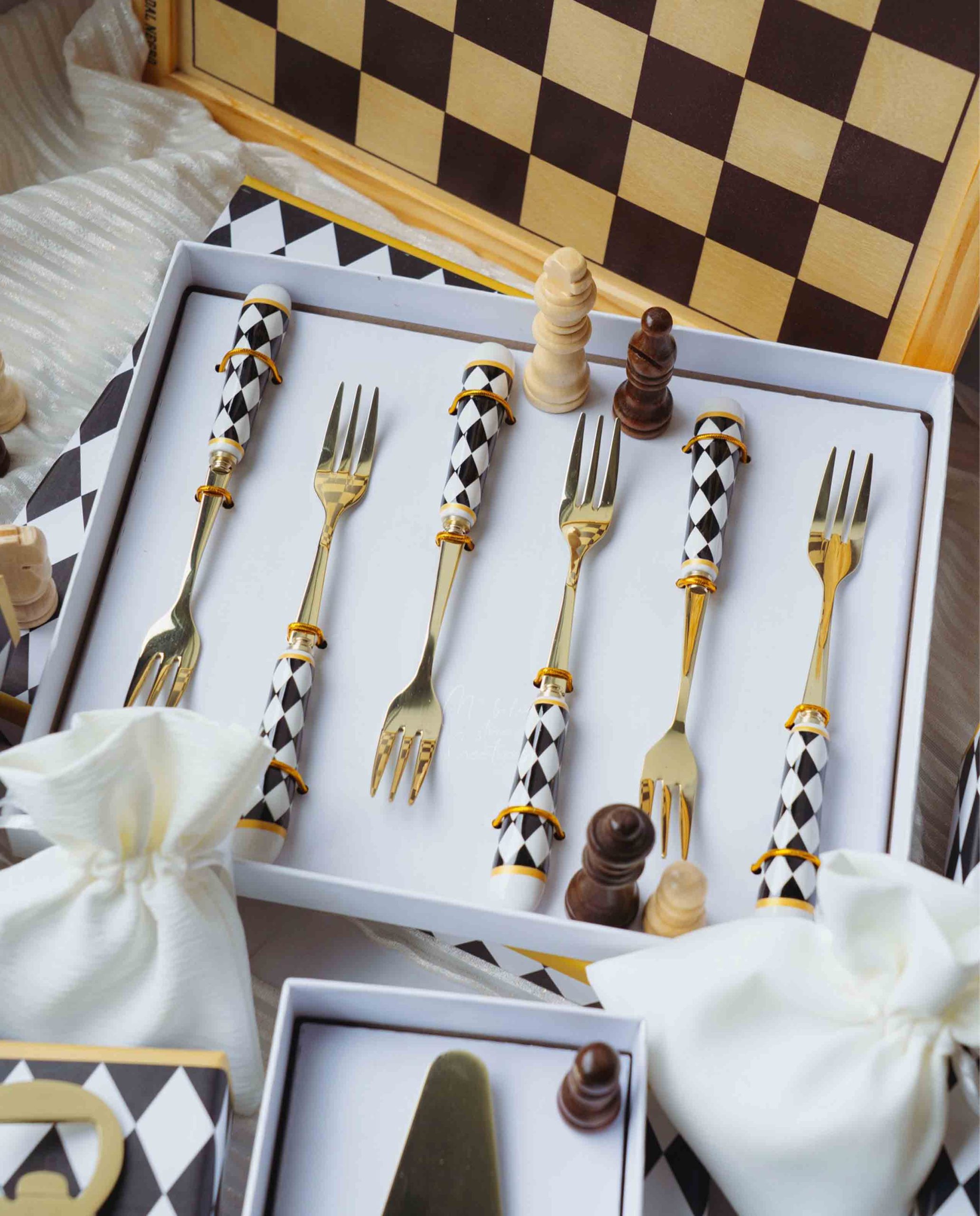 Bomboniera Set di 6 forchettine con manico decoro scacchi - immagine 10