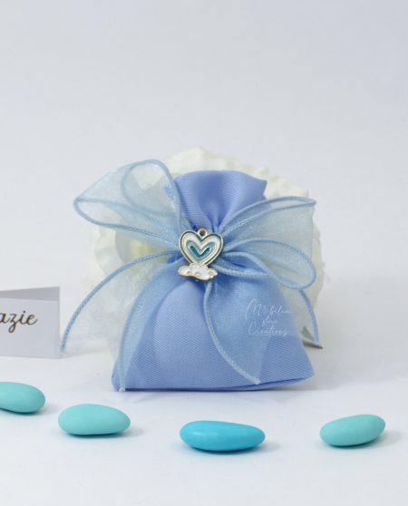 Sacchetto azzurro ciondolo cuore e mongolfiera con confetti